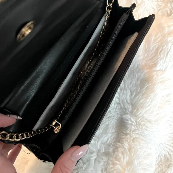 NWT Badgley Mischka Chevron Quilted Black Clutch/Crossbody with Gold Chain - Picture 6 of 10